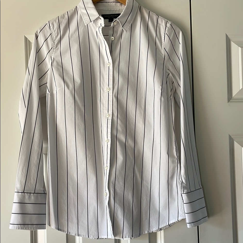Banana Republic black/white pinstriped blouse, size 6